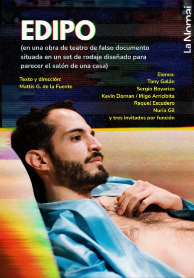 EDIPO (en una obra de teatro de falso documento situada en un set de rodaje diseñado para parecer el salón de una casa) → Teatro Lara